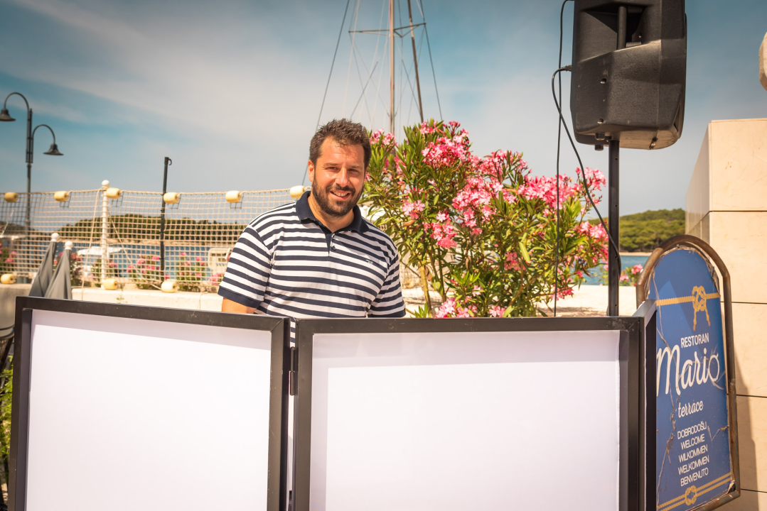 Pogledajte atmosferu jučerašnje marende u Rogoznici!