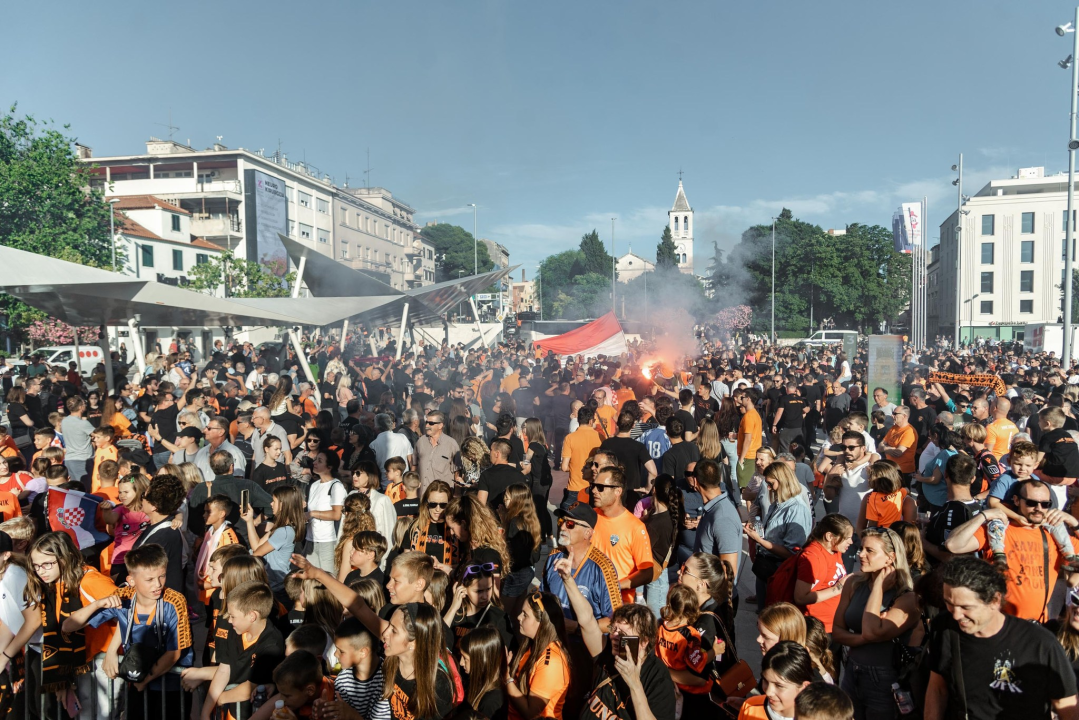 Šibenik dočekao svoje heroje u narančastom: 'Carević ostaje, sezona time završena'