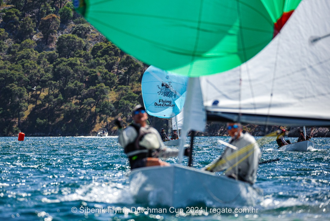 Mađarski jedriličari slavili na šibenskoj regati u jednoj od najbržih klasa i po povoljnom vjetru