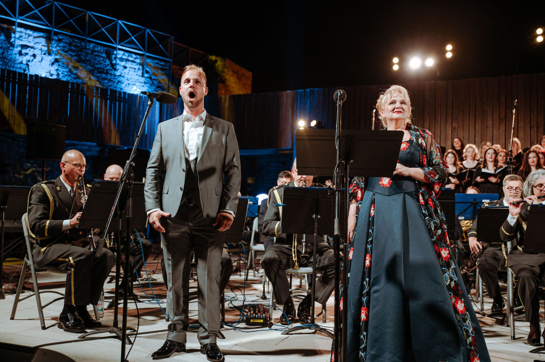 Proslava velikog jubileja: Istinski glazbeni užitak na koncertu Kola i Orkestra HV-a na tvrđavi sv. Mihovila 