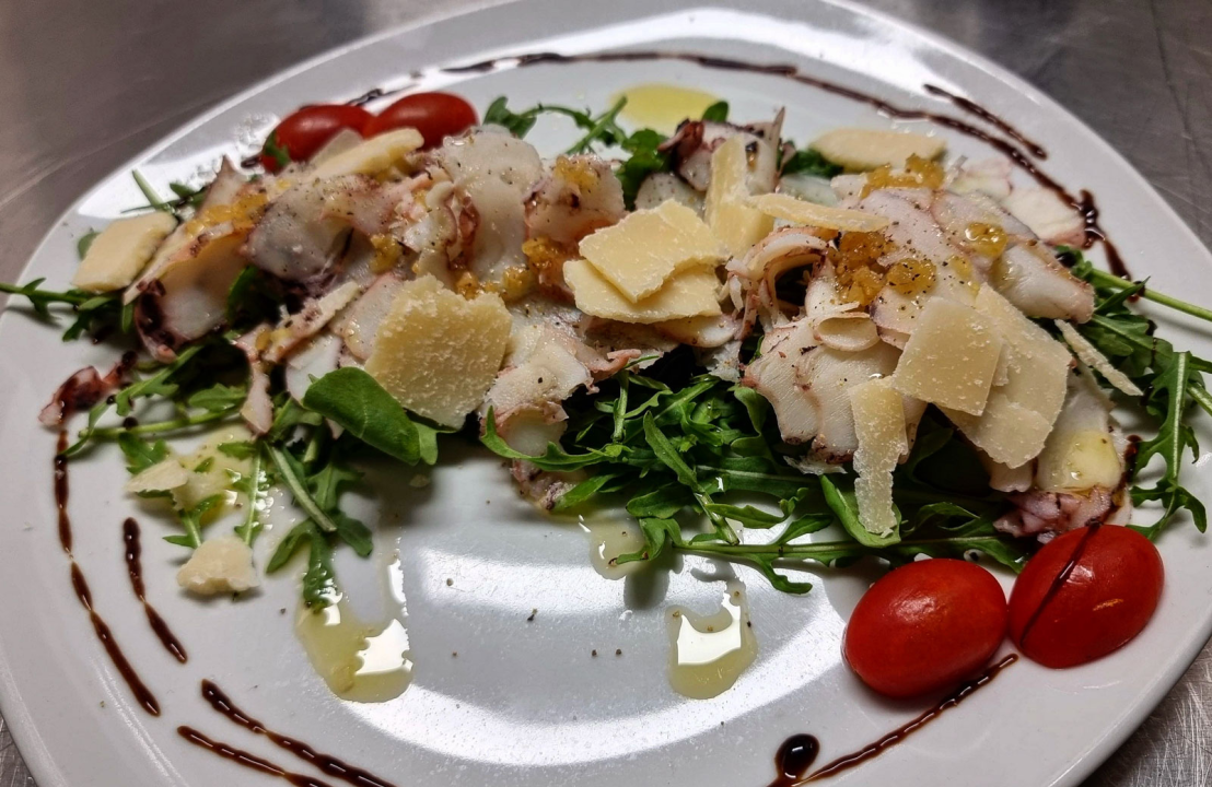 Posjetite Pizzeriju Delfin i uživajte u raznim specijalitetima!