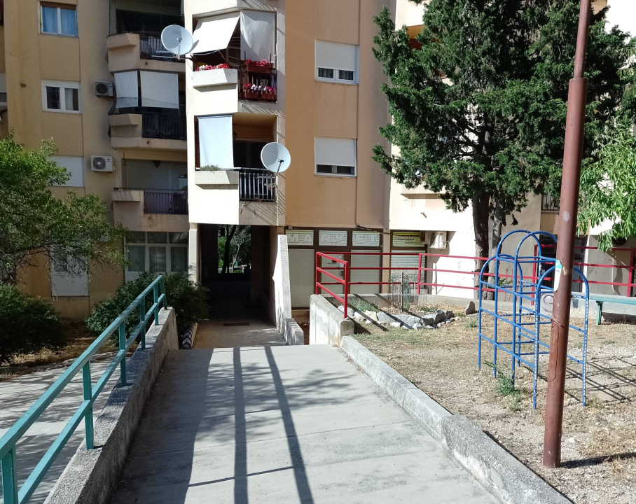 Zanimljiv i prostran poslovni prostor iznajmljuje se na Vidicima