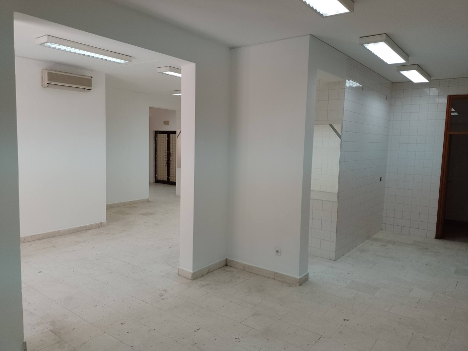 Zanimljiv i prostran poslovni prostor iznajmljuje se na Vidicima