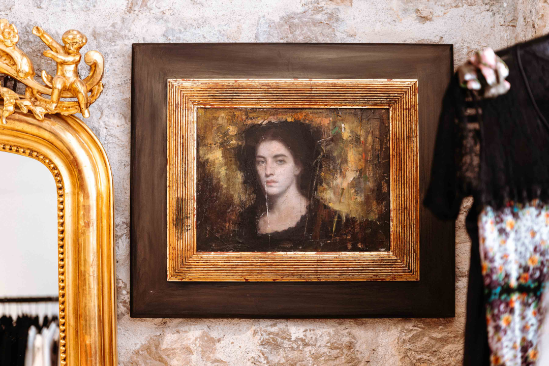 Za žene koje ne robuju trendovima: U Galeriju Juraj Dalmatinac stigla ljetna kolekcija Zorana Mrvoša   