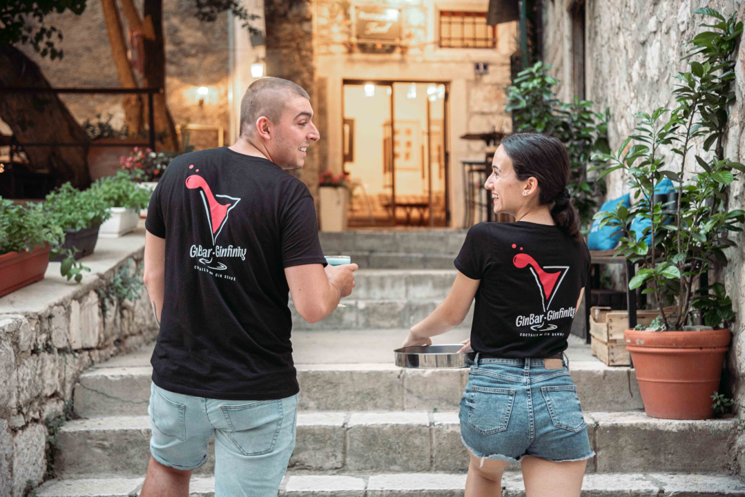 Mladi par u srcu grada otvorio posebni Ginfinity Bar!