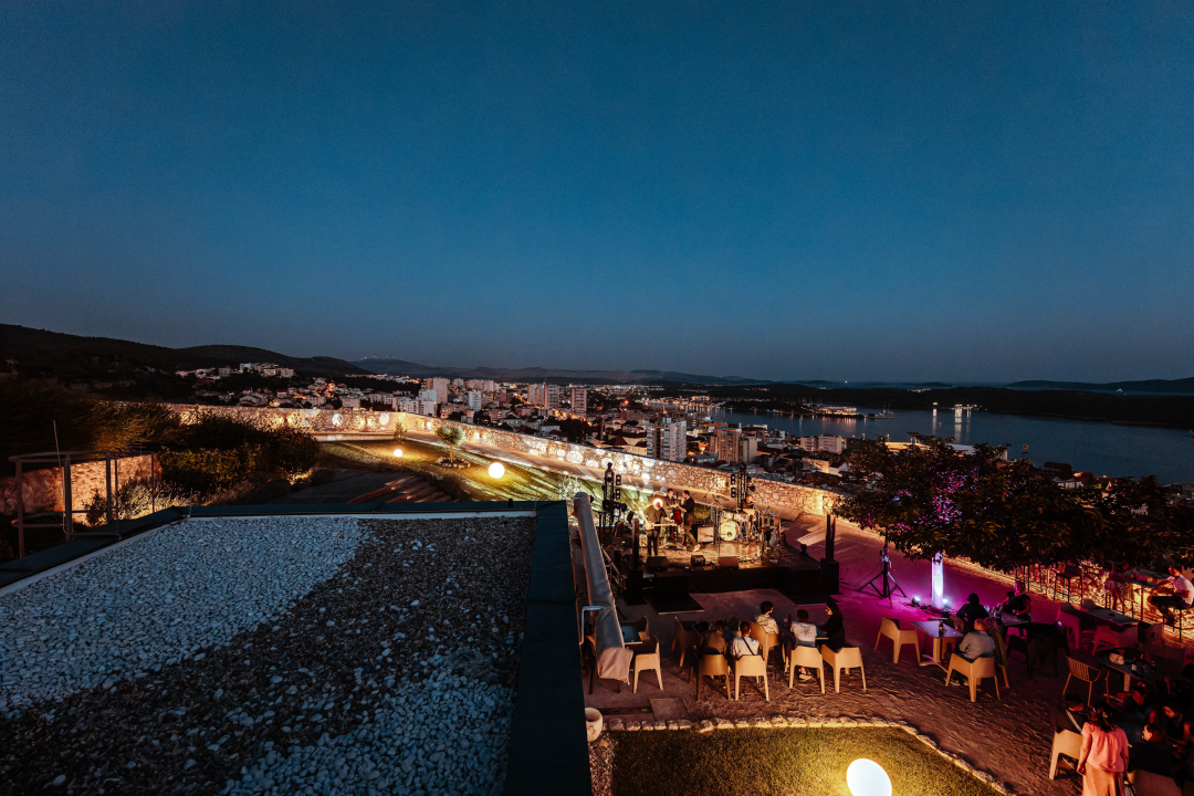 Ivan Pešut svirao od laganih balada do zagrijavanja za techno party na Martinskoj 