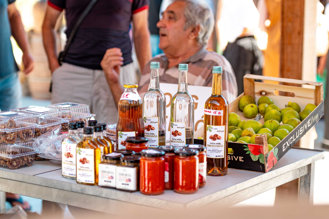 Tragom carskog jelovnika u Kistanjama s Dinom Bebićem, jela se janjeća jetrica