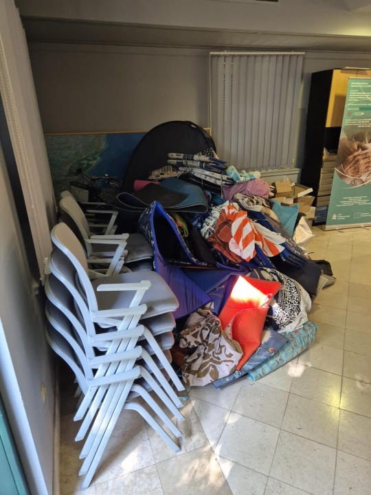 Vodički komunalci pokupili sve ručnike kojima kupači rezerviraju mjesto na plaži