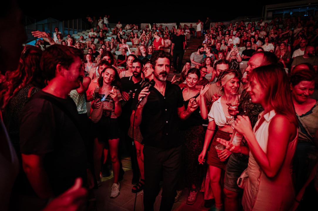 Devendra Banhart na sv.Mihovilu rasplesao publiku već prvom pjesmom: 'Ovo mjesto je pravi dragulj'