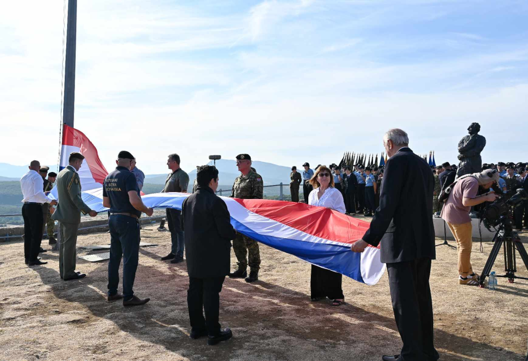Svečanost na Kninskoj tvrđavi: Vijore se hrvatski barjaci u znak Dana pobjede