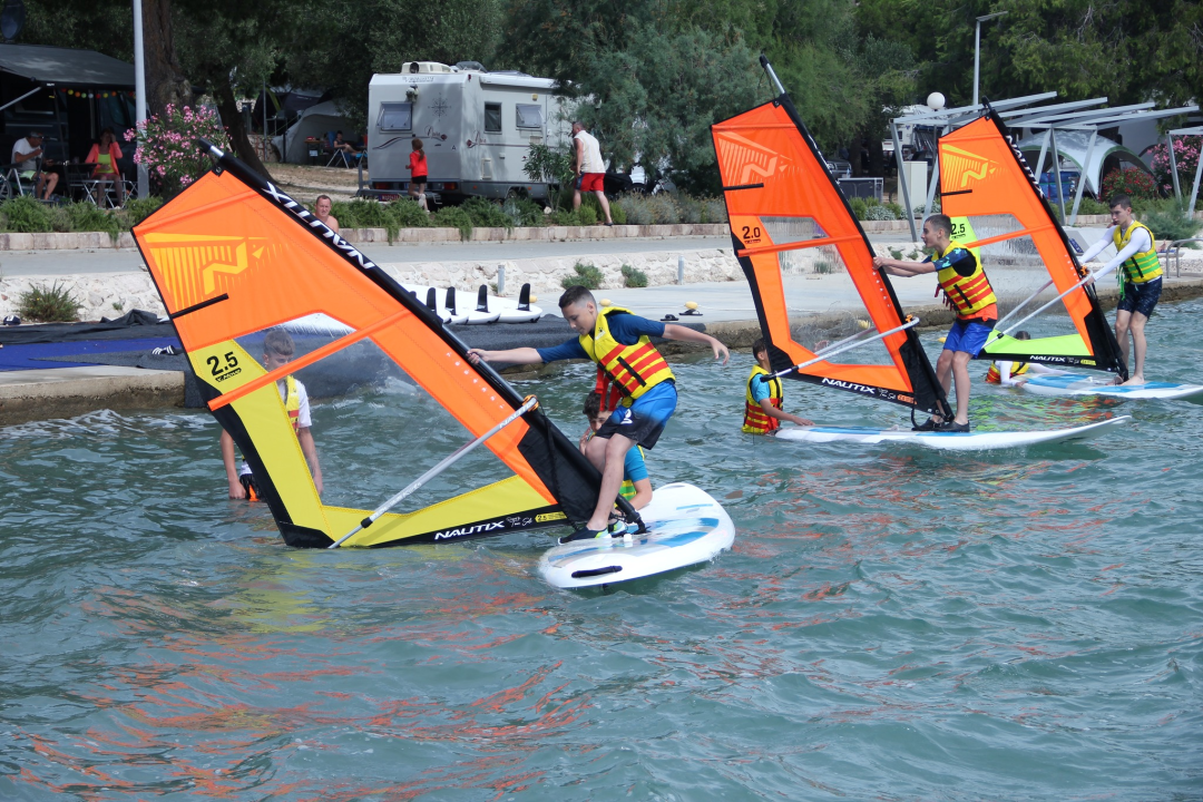 Priuštite svojoj djeci nezaboravno iskustvo uz dječji kamp sportova na vodi 
