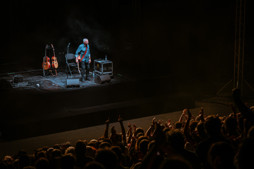 Gitaristička legenda Tommy Emmanuel na Mihovilu oduševio sviranjem tri dionice istovremeno 