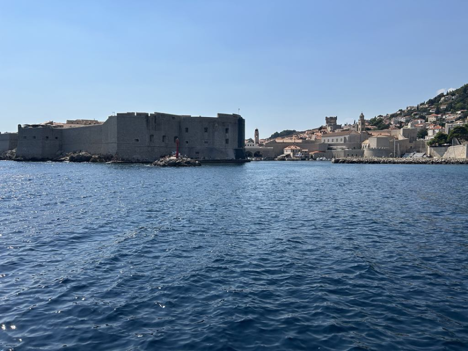 Morska avantura  ŠibenikIN-a: Tjedan dana jedrenja do Dubrovnika, prekrasnih otoka i vala uz nezaboravnu igru dupina