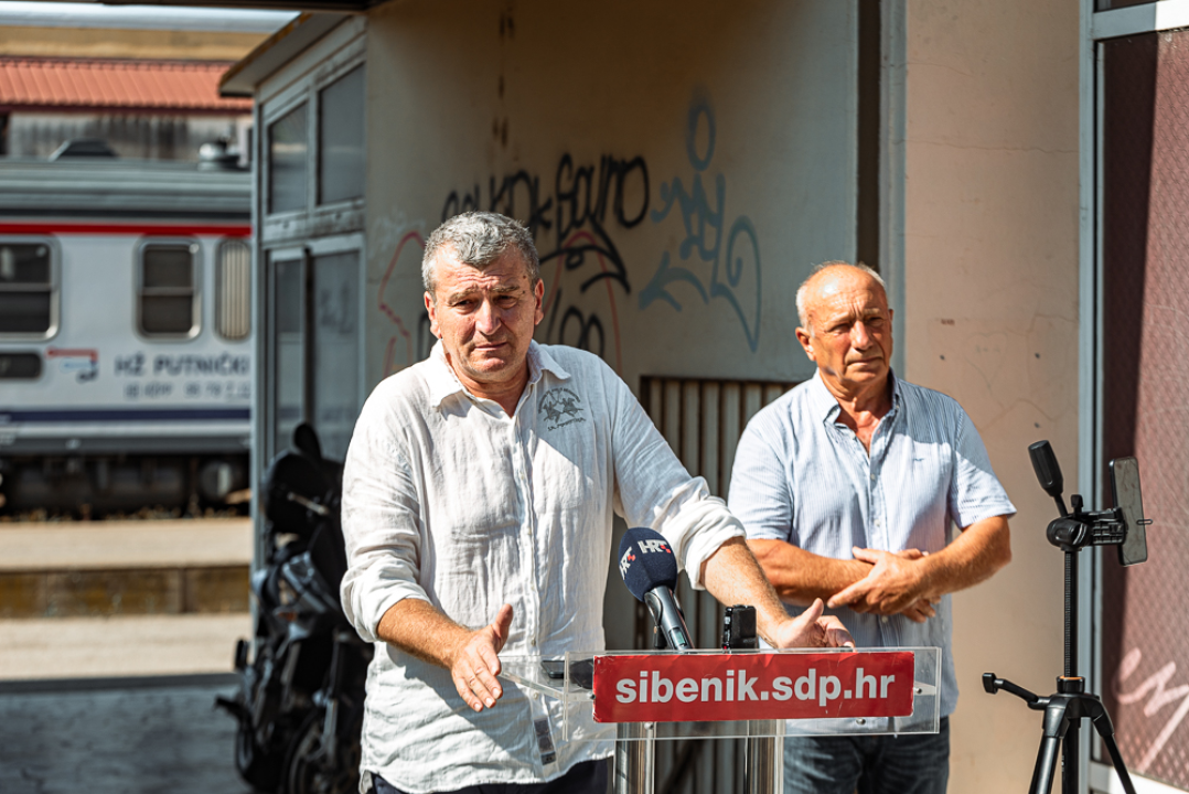 SDP-ovci sa željezničkog kolodvora Butkoviću: 'Uhvati se posla ili pospremi police i idi doma'