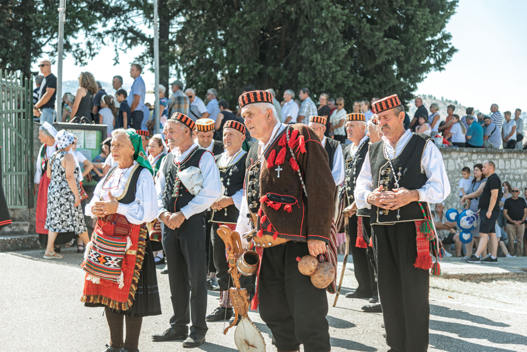 Velik broj vjernika okupio se u marijanskom svetištu u Vrpolju: Misu predvodio biskup Rogić
