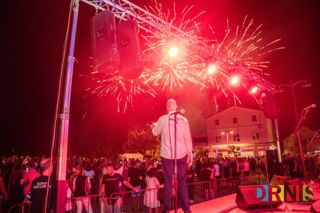 Drniška fešta: Drnišani i njihovi gosti feštali na koncertu Rišpeta
