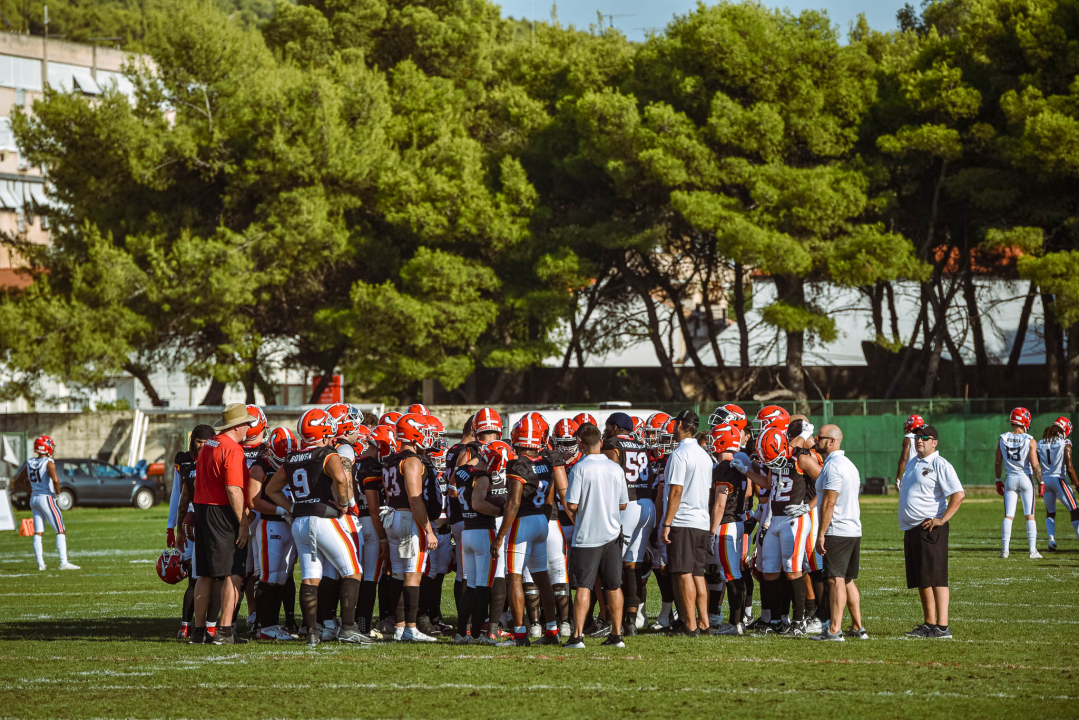 Američki nogomet na Šubićevcu vizualno zanimljiv, rezultatski ne: Madrid uvjerljiv protiv Hamburga