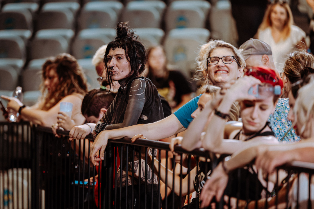 Editorsi održali fantastičan koncert u Šibeniku, nije ih omeo ni vjetar ni kiša