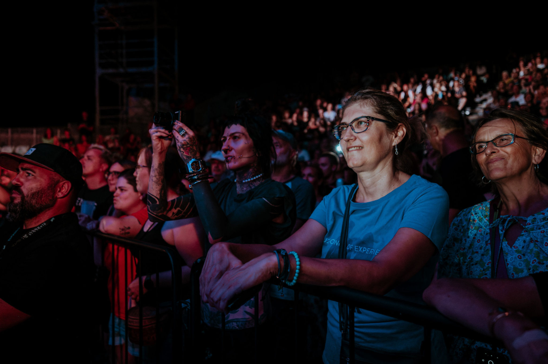 Editorsi održali fantastičan koncert u Šibeniku, nije ih omeo ni vjetar ni kiša