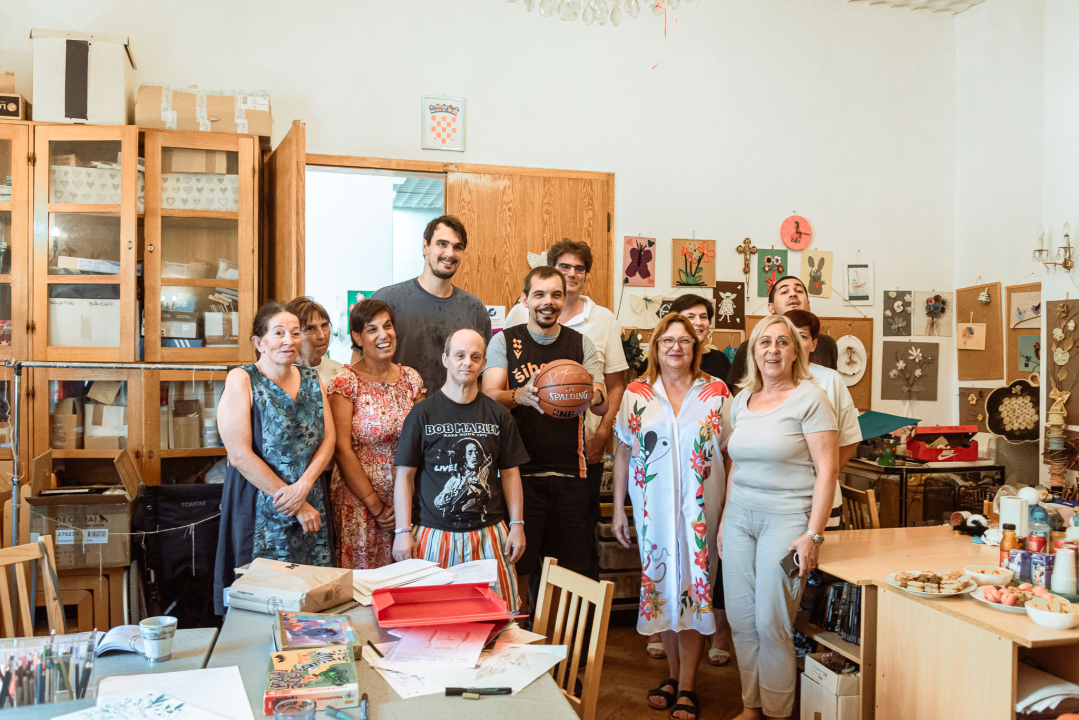 Dario Šarić posjetom razveselio Udrugu Kamenčići