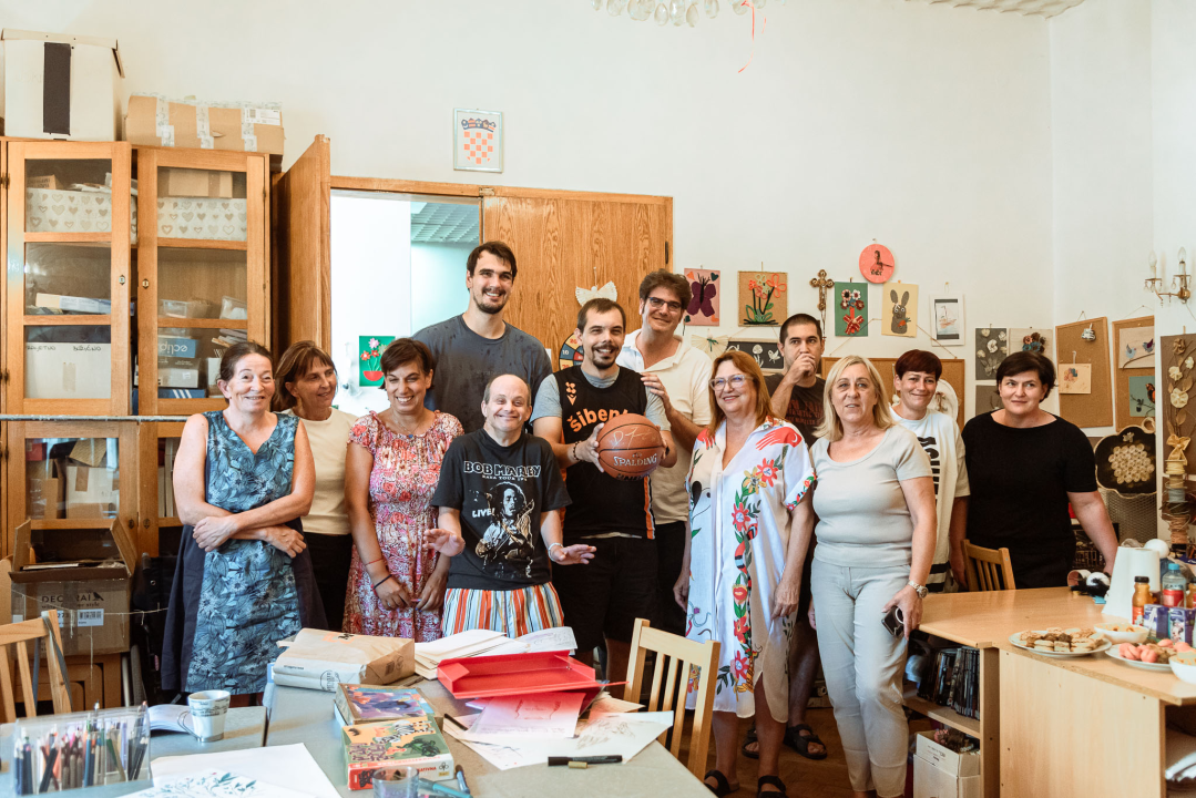 Dario Šarić posjetom razveselio Udrugu Kamenčići