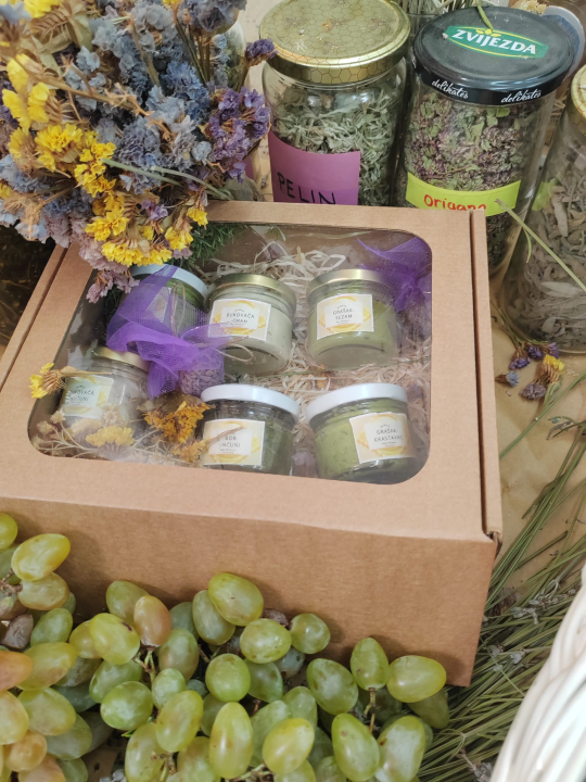 Kninski srednjoškolci u školskom vrtu uzgajaju povrće od kojeg prave namaze