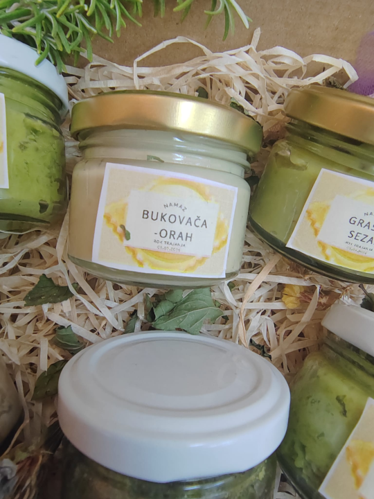 Kninski srednjoškolci u školskom vrtu uzgajaju povrće od kojeg prave namaze