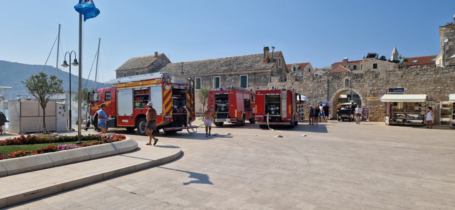 Gotov očevid u Primoštenu: Šteta na katamaranu nakon požara pola milijuna eura