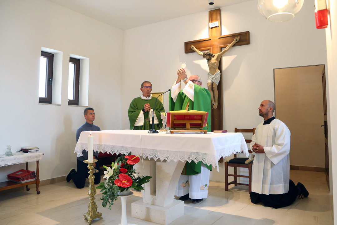 Biskup Rogić blagoslovio crkvu u Kadinoj Glavici