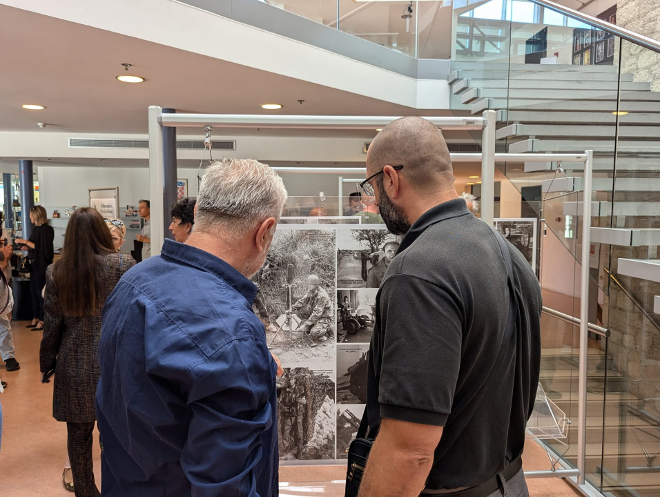 U knjižnici otvorena izložba ratnih fotografija 'Šibeniče, ti si stina'