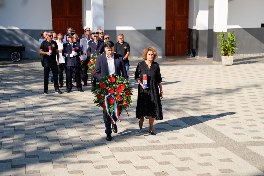 U povodu Dana grada Šibenika položeni vijenci i zapaljene svijeće na Gradskom groblju Kvanj