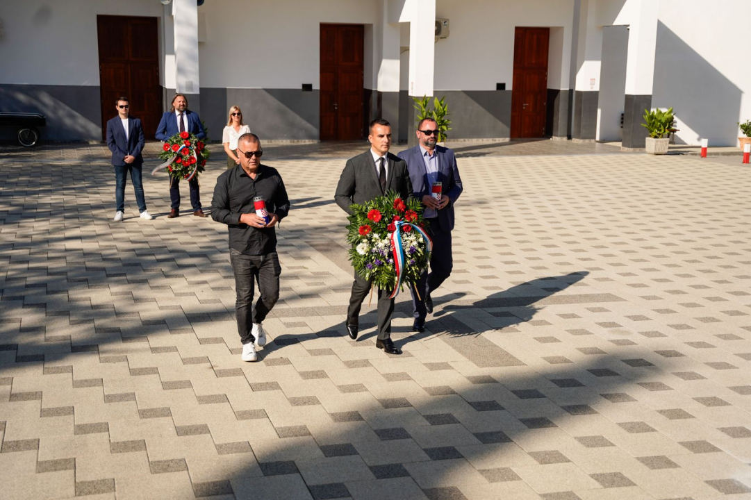 U povodu Dana grada Šibenika položeni vijenci i zapaljene svijeće na Gradskom groblju Kvanj