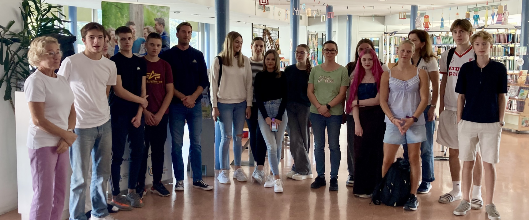 Drniški srednjoškolci ugostili učenike iz Švedske: Oduševljeni su prirodnim ljepotama našeg kraja