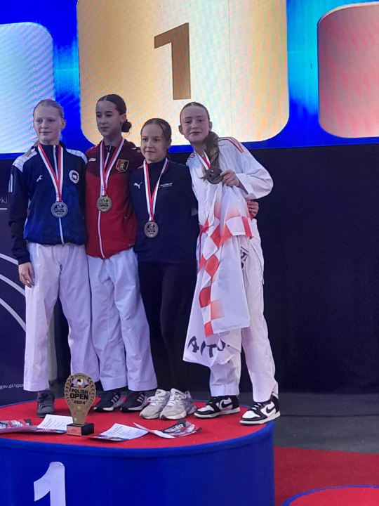 Mlade vodičke karatašice vratile se sa zlatom i broncom sa 'Polish opena'