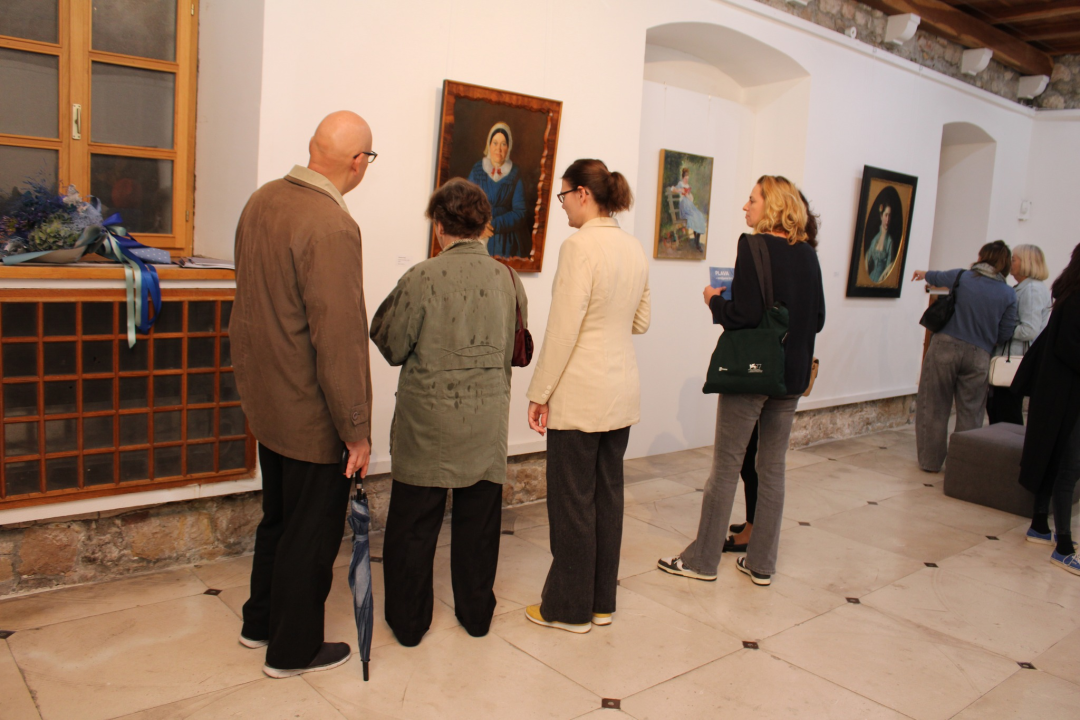 U šibenskom muzeju otvorena izložba 'Plava - omiljena boja'