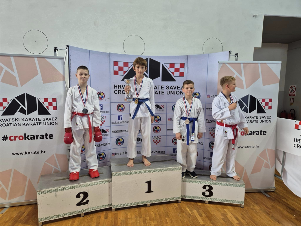 Tri zlata za KK Phoenix na Prvenstvu Hrvatske, Lovre Slavica donio državno zlato u Murter