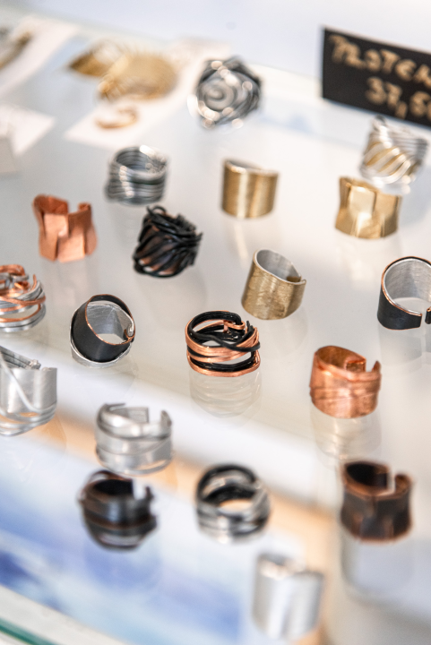 U Galeriji Juraj Dalmatinac ulovite umjetnine poznatih hrvatskih slikara po odličnim cijenama! 