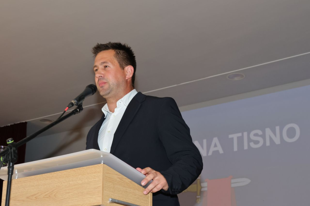 Održana svečana sjednica Općine Tisno, zaslužnim pojedincima uručene nagrade