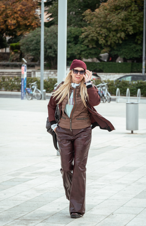 Lijepe Šibenčanke znaju kako dobro izgledati i po buri 