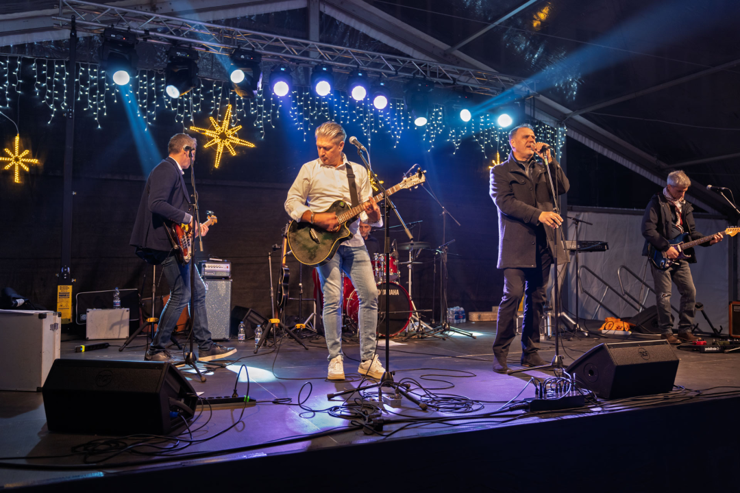 Baruni sinoć rasplesali Knin i otvorili vrata blagdanske čarolije