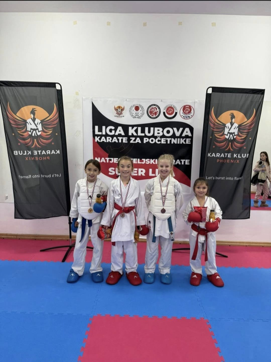 Policijski pas Tigar unio je veselje među mlade karataše u Murteru