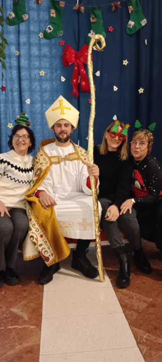 Sveti Nikola i Krampus posjetili učenike i djelatnike Medicinske škole