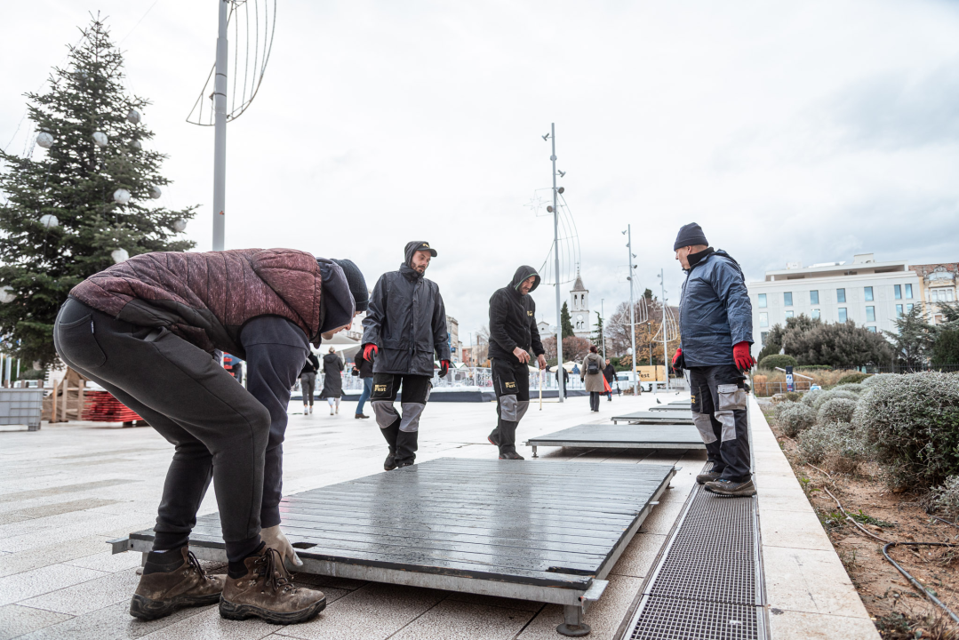 Stigle kućice: Poljana se priprema za Adventurin Sajmić