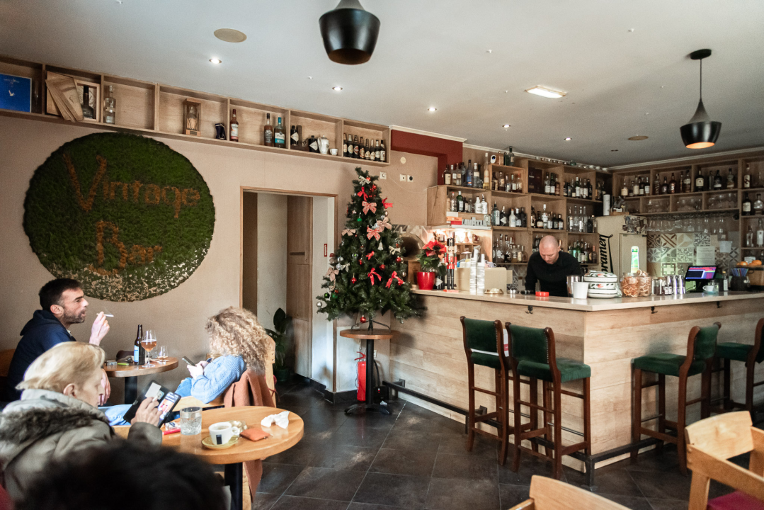 Zima u Vintage Baru: Uživajte u toplim koktelima i kreativnom programu 
