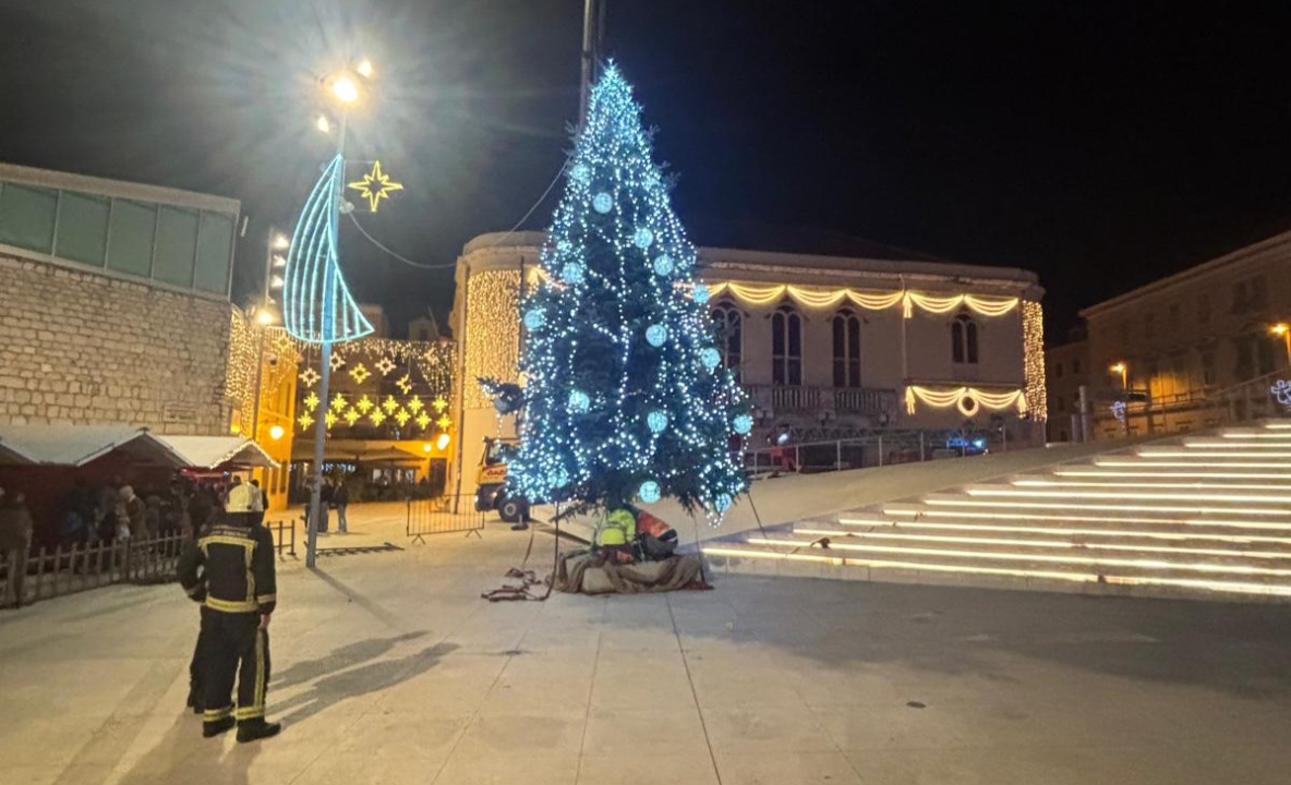 Brzom intervencijom Čače, vatrogasaca i policije Šibenik više nema kosi bor