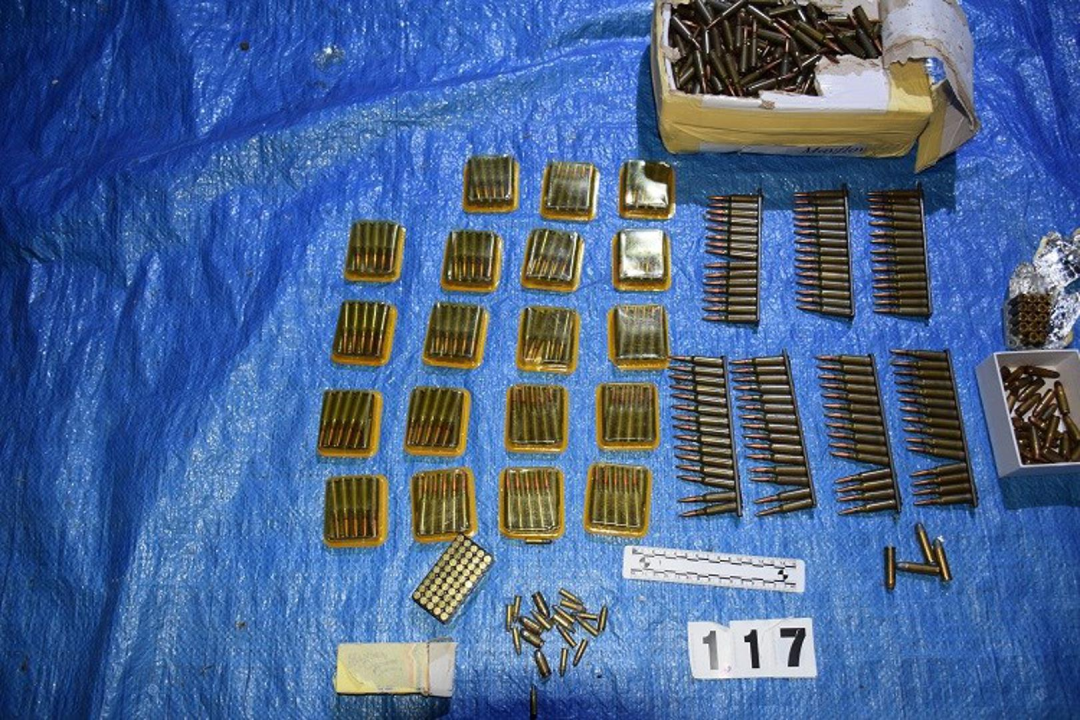 Velike količine droge i oružja pronađeno u autoservisu