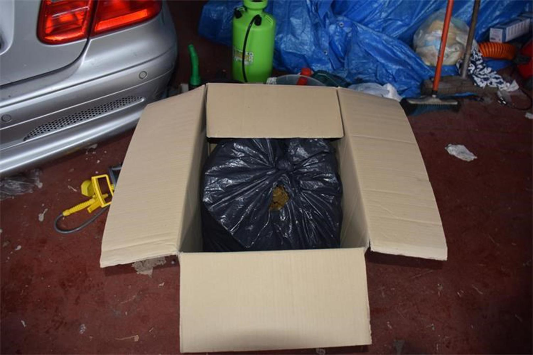 Velike količine droge i oružja pronađeno u autoservisu