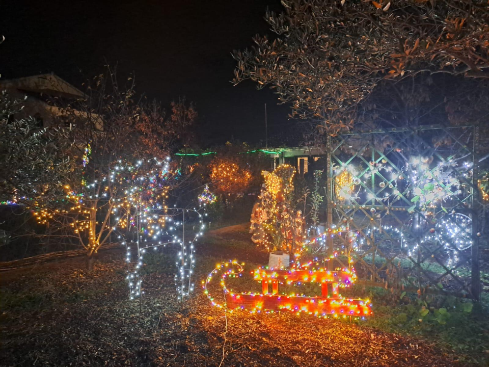 Božićni vrt obitelji Vlahov oduševljava: Blista s 27 tisuća lampica