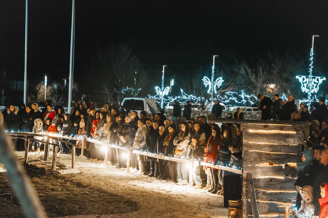 U Čavoglavama uprizorene žive jaslice. Pogledajte kako je bilo