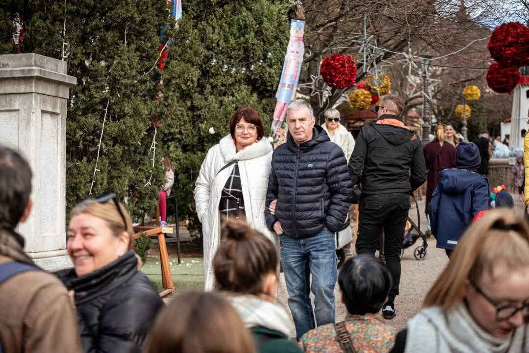 Top Show Band Cabaret zagrijava Šibenčane u parku